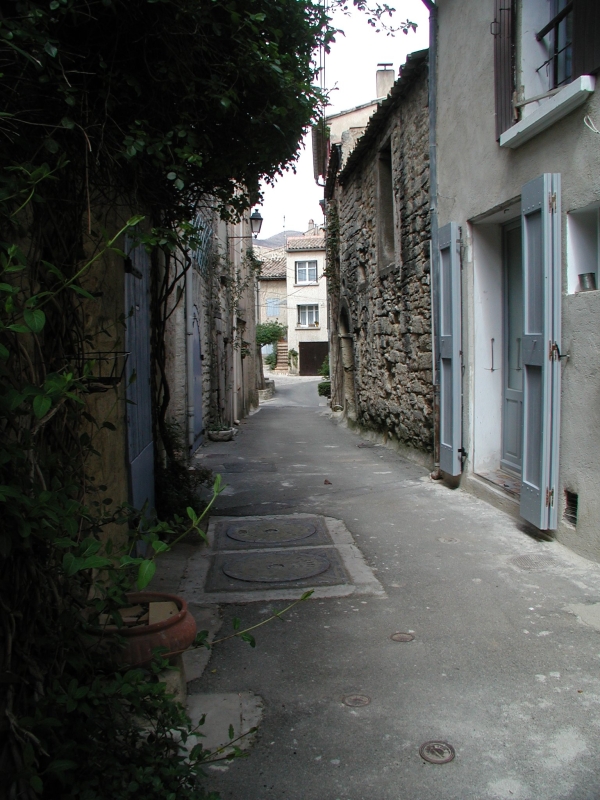 spgm/gal/cucuron/street_1.jpg