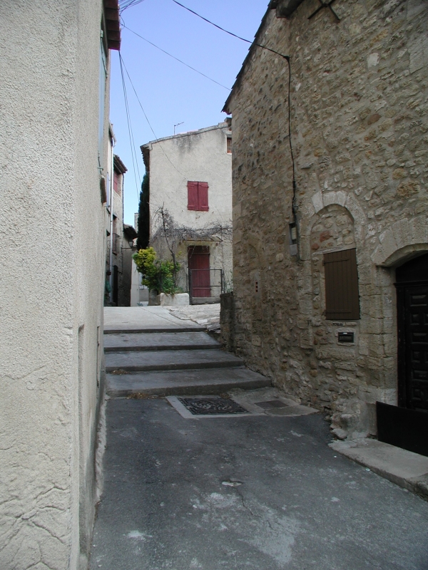 spgm/gal/cucuron/street_2.jpg